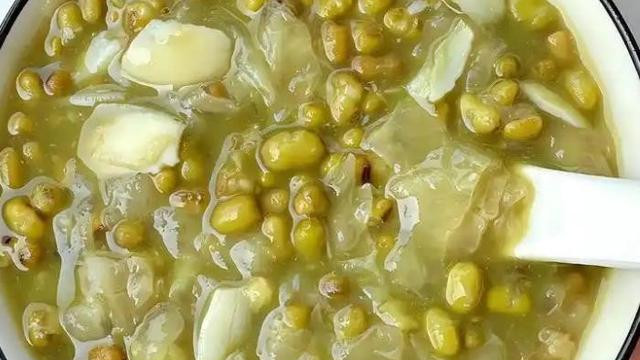 夏日清凉佳肴：绿豆百合粥的制作秘籍