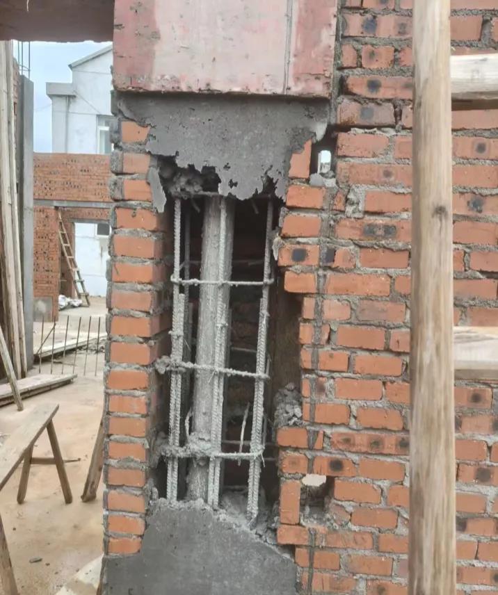 自建房 这个柱子没震好，直接灌水泥可以吗？