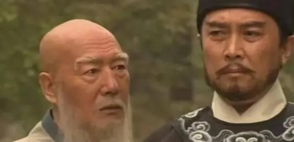 1382年，朱元璋的马皇后去世，燕王朱棣奔丧，其中一个在灵堂做法事的僧人竟悄悄对