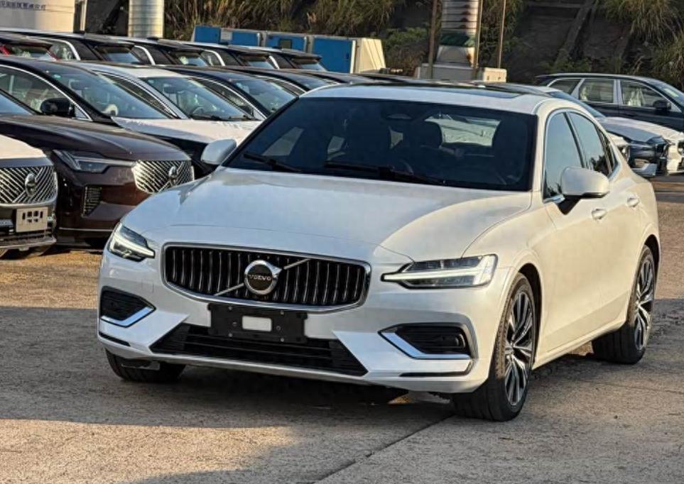 沃尔沃S60价格下探，17.99万起挑战帕萨特迈腾