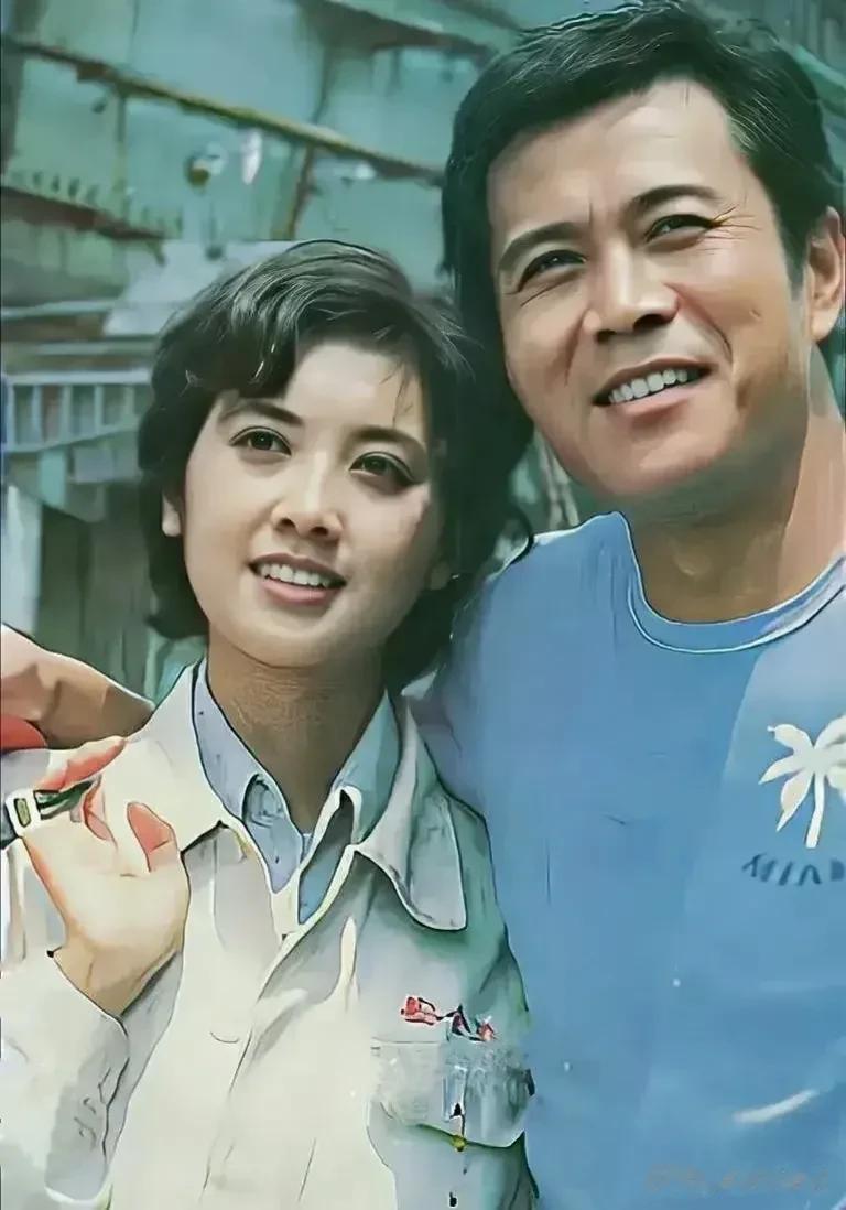 怀念这一张1984年时的剧照，这是两位当时年轻貌美的演员，他们当时分别为41岁和