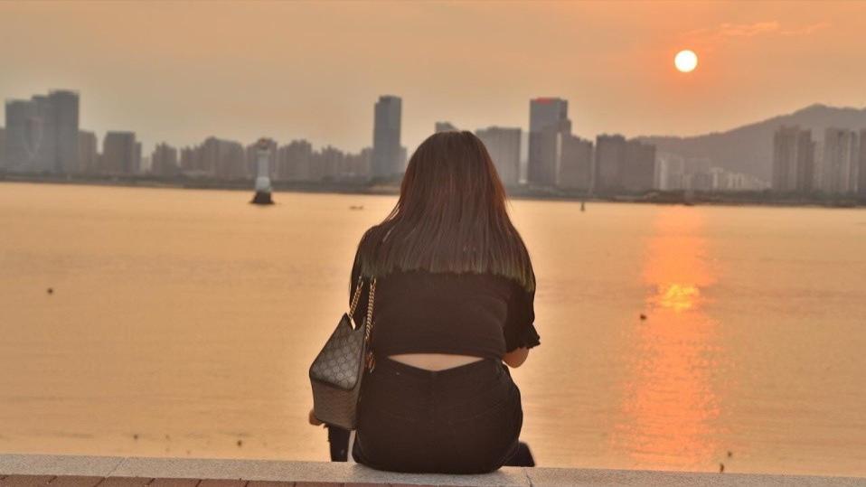 年轻人都不愿婚育？一个可怕预感：老了谁养？遗产给谁？