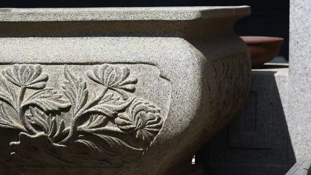 石蕴雅韵，庭纳生机，四季平安青石鱼缸