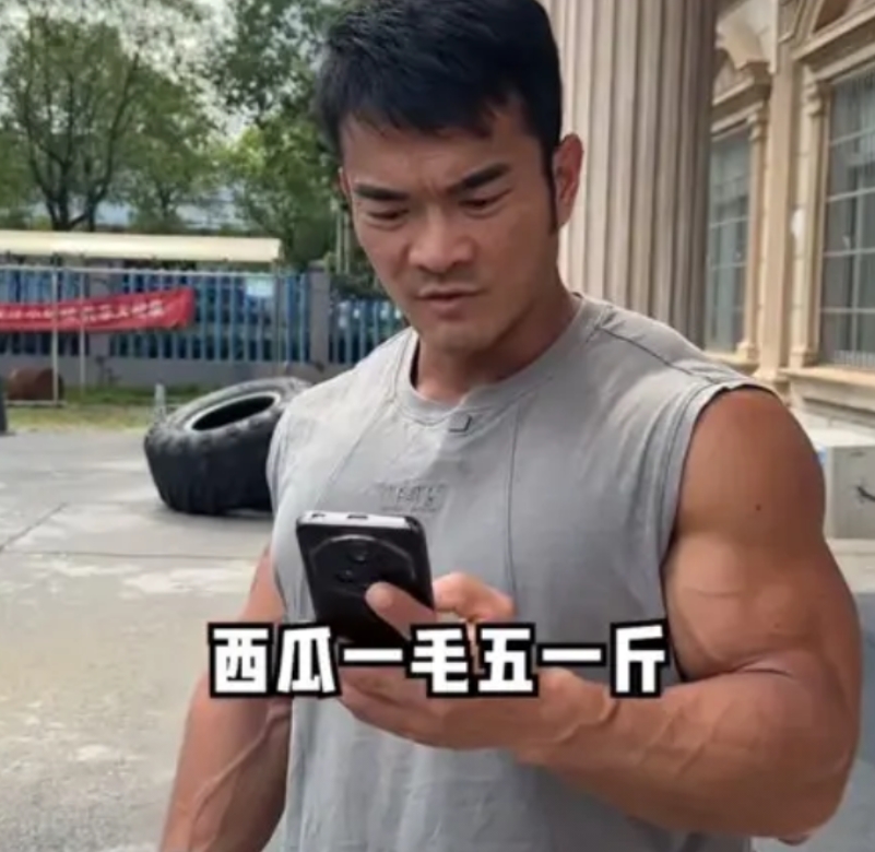 现实生活遇困难，就找某音李维刚。

继看了李维刚包鱼塘视频，包山羊视频，现在看到