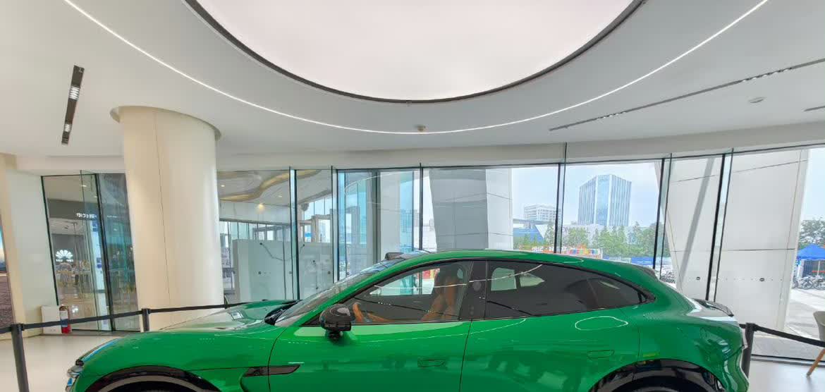 实话实说，仅从外观的质感来看，小米YU7就已经超越其他SUV车型，甩开了特斯拉，