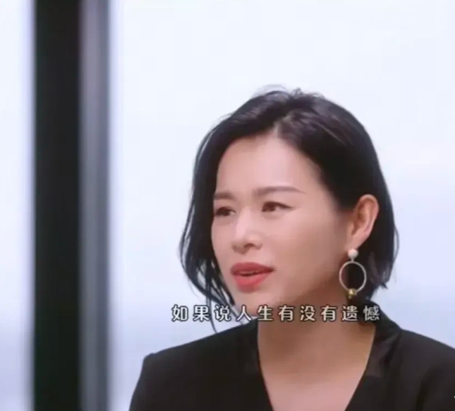 胡杏儿分享起老公，满脸幸福：“我老公那可是101分，多的1分不怕他骄傲！我就遗憾