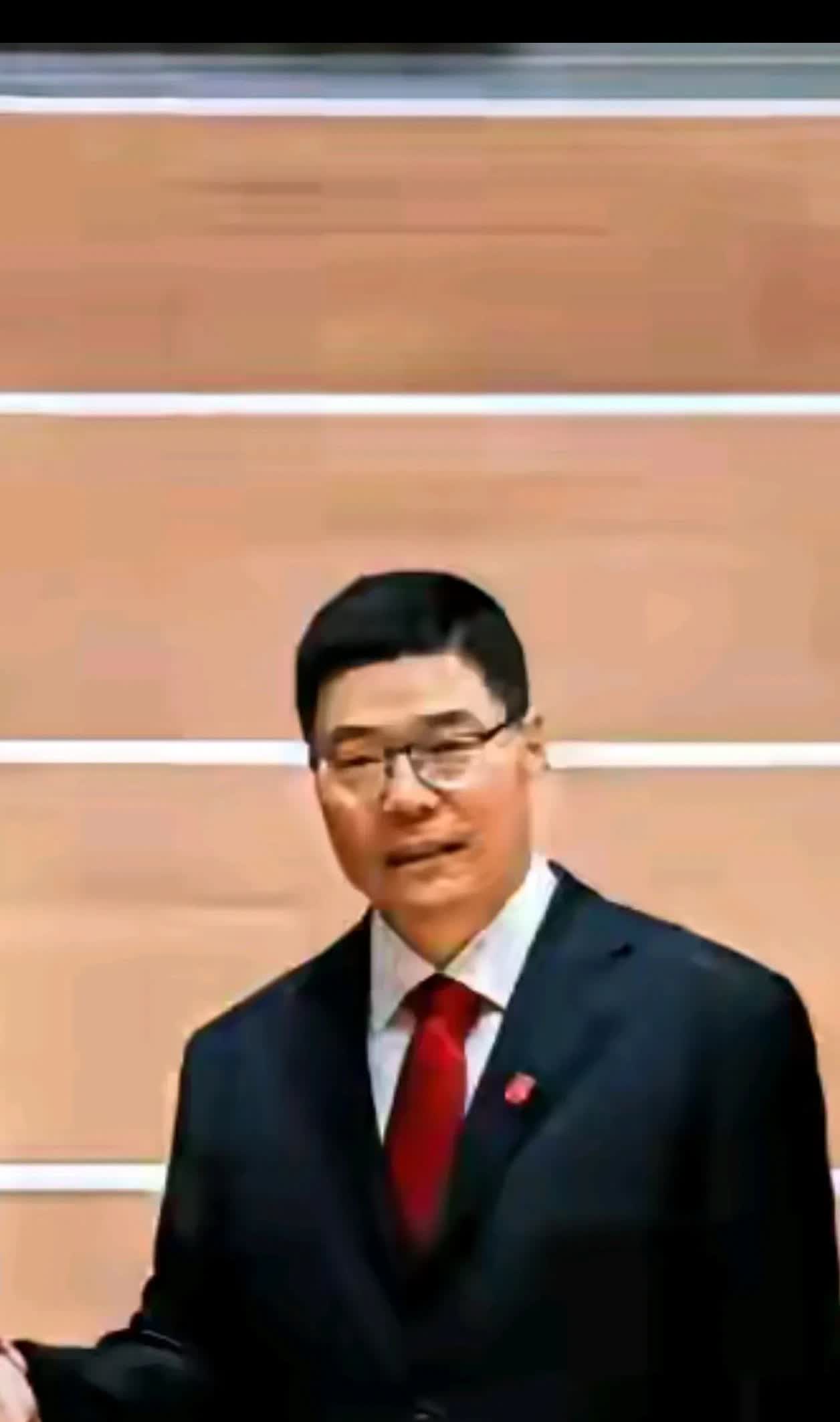 三劝中国篮协
       一劝篮协别糊涂。球迷骂你们是仍然对你们有期待。别象