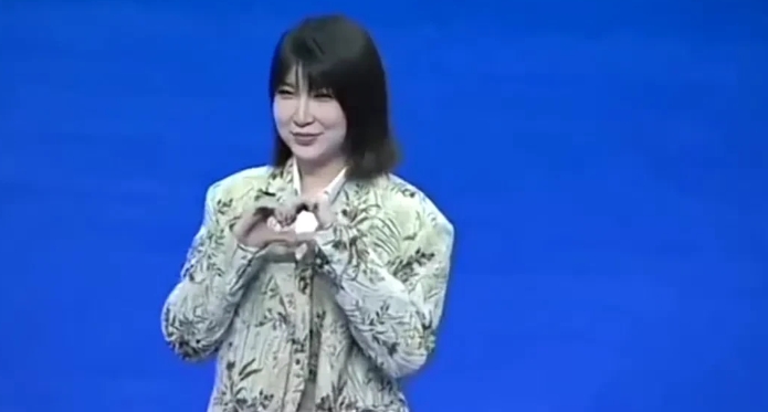 覃海洋未婚妻，诈骗上亿！

8月15日，惊天大瓜来了，曾经指责奥运冠军覃海洋吃软