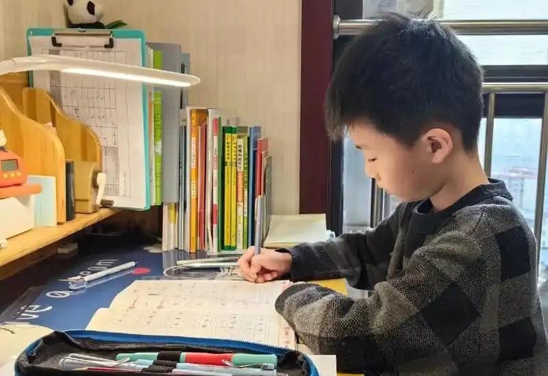 陪读多年回头看，发现小学有很多坑不能踩！
1、小学最难搞的科目：一年级的语文，三