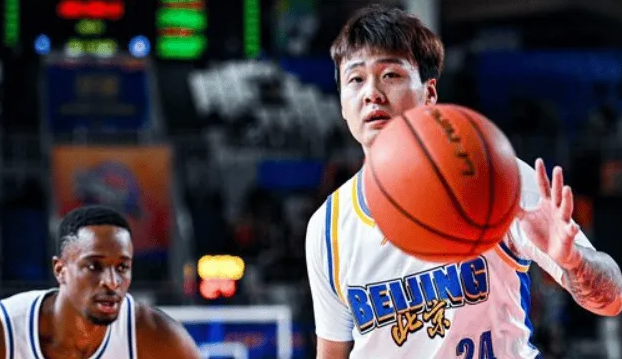 CBA常规赛，北京89-85战胜新疆，其中赵睿得到23分5篮板6助攻1抢断。
赛