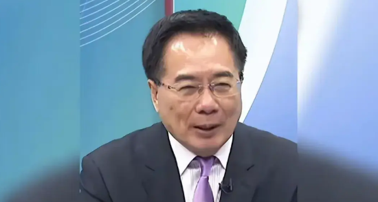 蔡正元怒火中烧，在政论节目现场疾呼全岛民众行动起来，发起联署运动罢黜吴思瑶，全面
