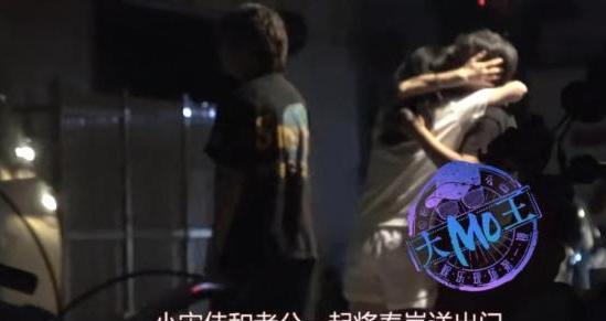 突然有点理解宋佳了，找了比自己名气小的王伟结婚，比自己小7岁，妥妥姐弟恋。现在才