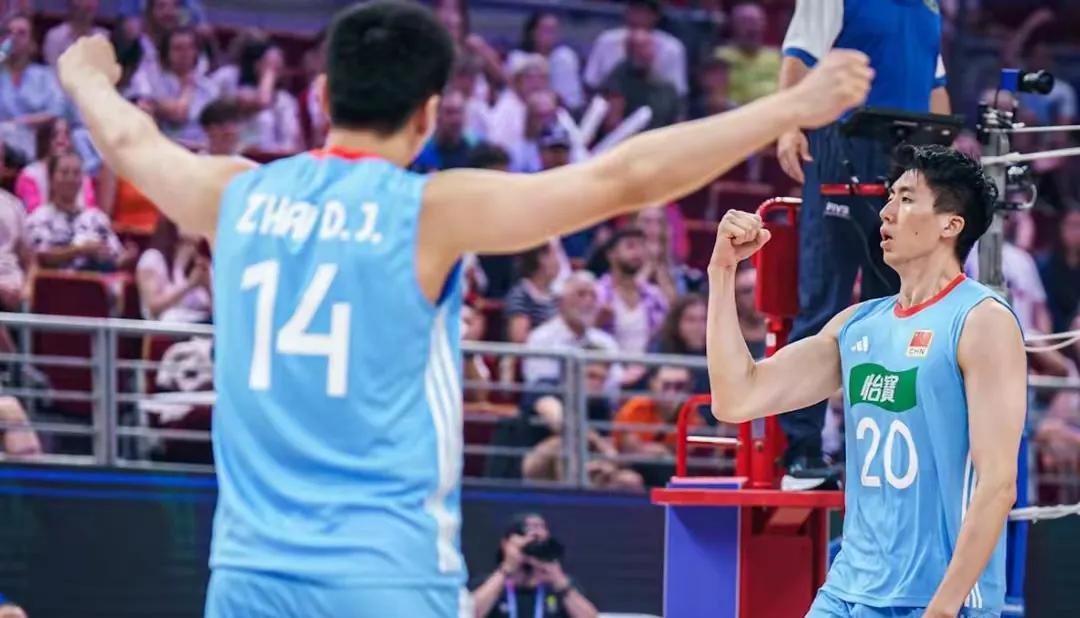 今天19日中国男排0：3不敌保加利亚，遭遇8连败，三局比分：23：25、16：2