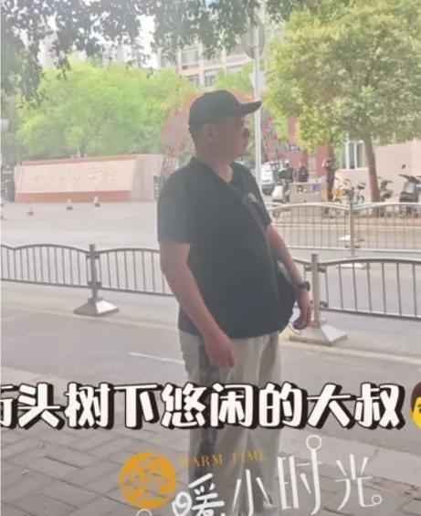 好消息，云昊陪着柴桑大姐来到了郑州！
这一看门口，就知道来郑州见五叔了！
有云昊