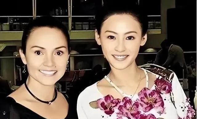 难怪张柏芝长的那么美！
原来有个中英混血的母亲！
作为中英混血，张母五官深邃，皮