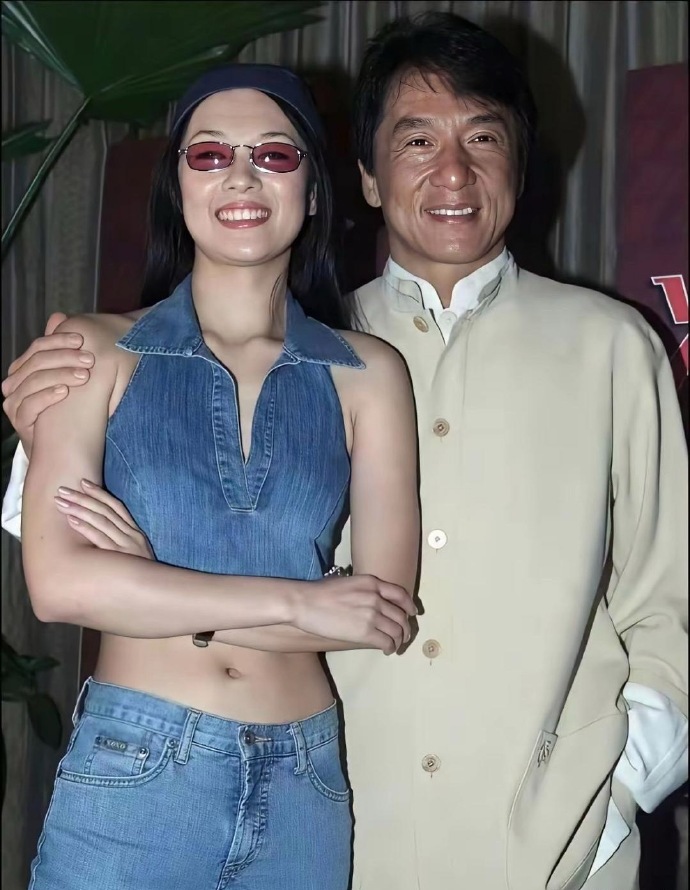 当年20多岁的章子怡魅力全开，简直无人能挡，那是真的惊艳！ ​​​