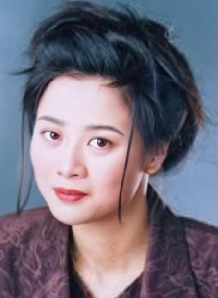 TVB知名女演员自曝退圈做月嫂，此前已有多名演员转行
“TVB御用师奶”黄凤琼现