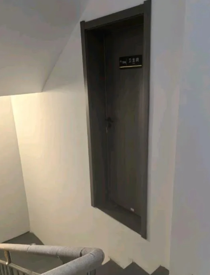 还是第一次见这种设计，厕所在空中?