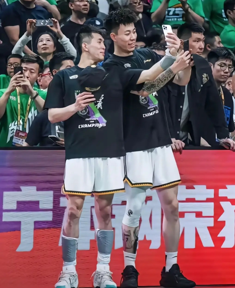 在辽宁输给四川后，无缘全运会奖牌。
作为辽宁球迷，有没有无比的怀念郭艾伦和张镇麟