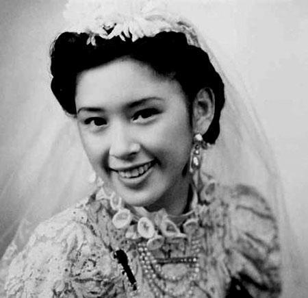 1966年，75岁的李宗仁同26岁的胡友松喜结连理，大婚当晚，当李宗仁满心欢喜地