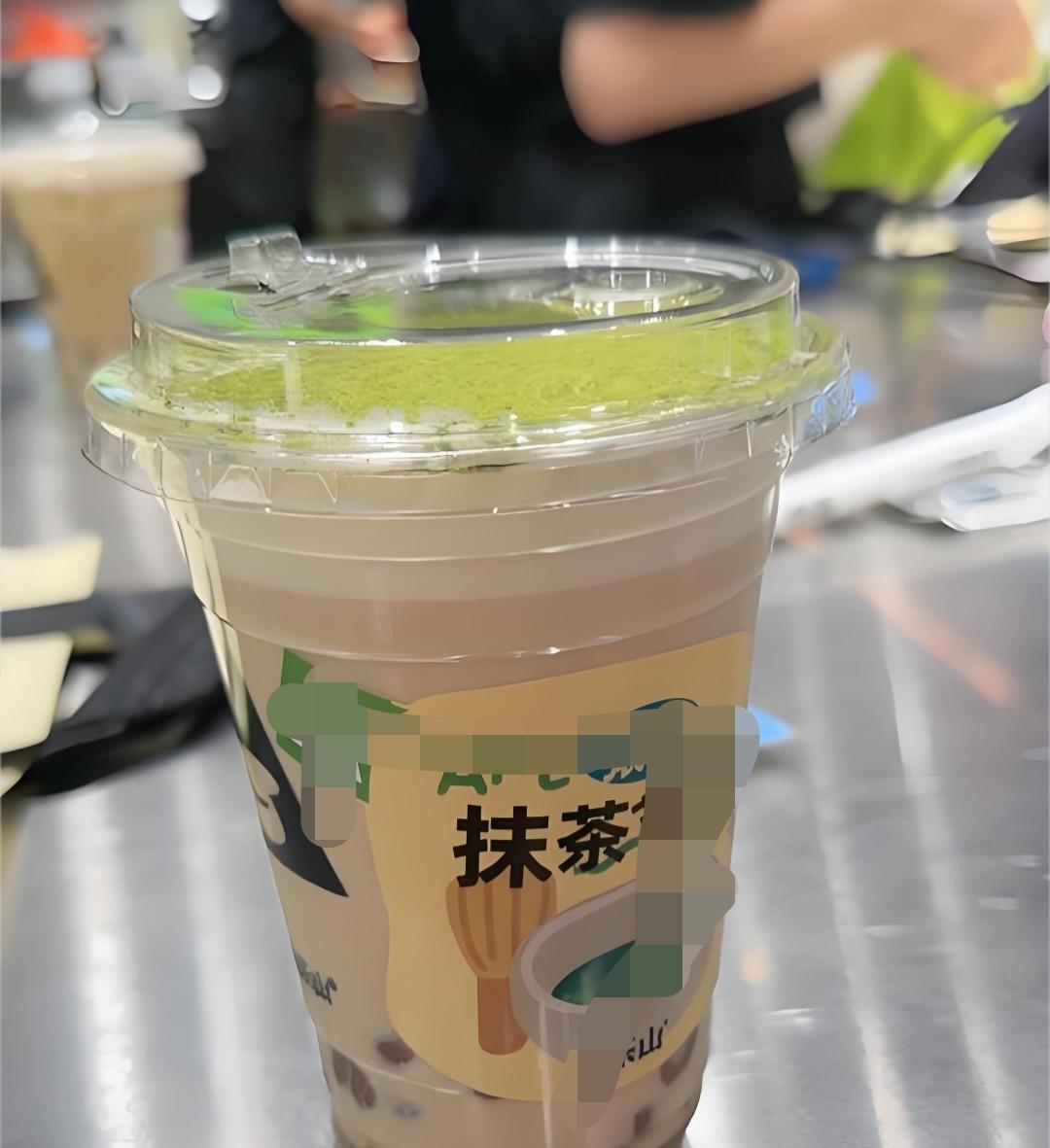 侄女在奶茶店上班，
她偷偷跟我透露，
这些奶茶，尽量别点！
1. 含有“轻乳”字