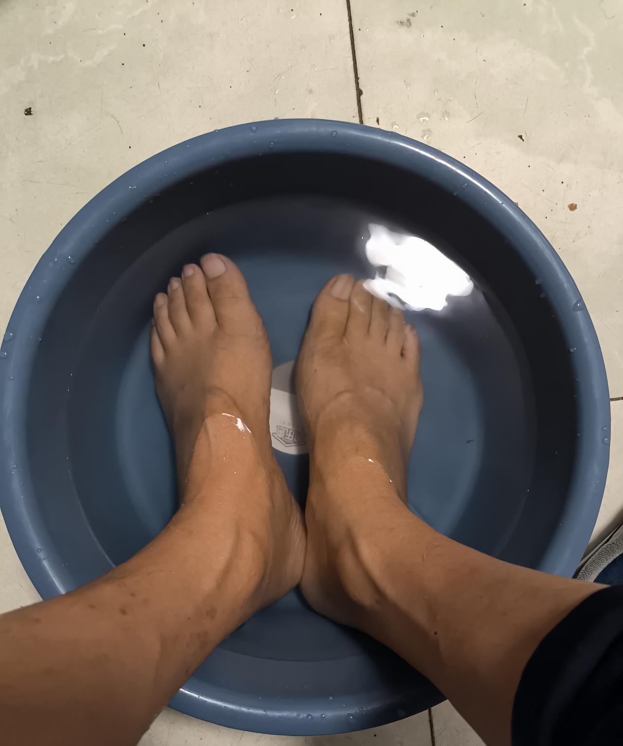 结婚前睡前没有刷牙的习惯，结婚后天天早晚刷牙。结婚前没有睡觉前泡脚的习惯，结婚后