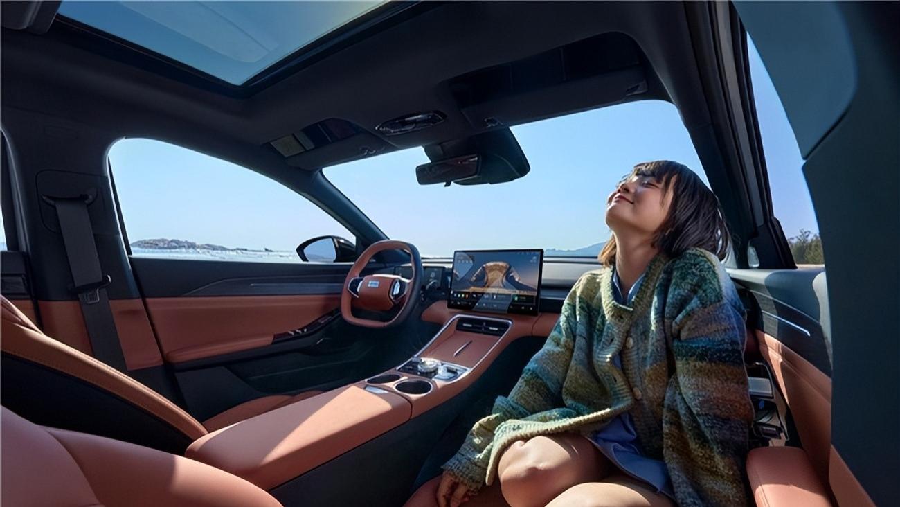 城市通勤与周末远游的双重奏，银河L6 EM-i绝对能开出你想要的价值