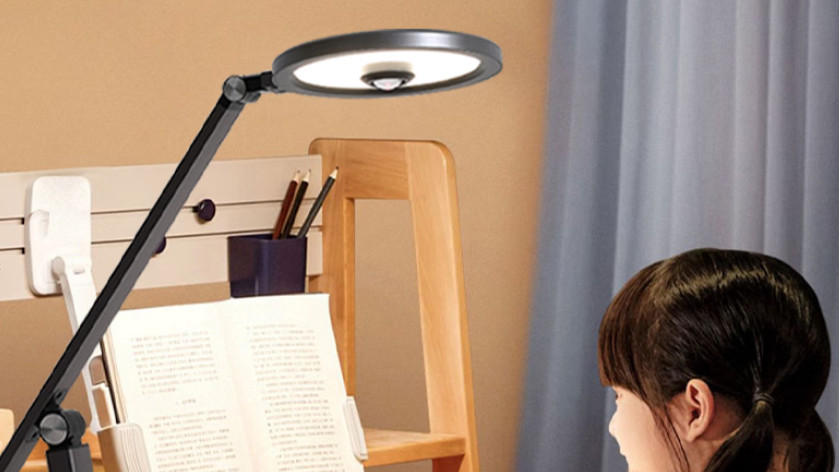 护眼大路灯or护眼台灯？哪种护眼效果好？普通家庭该怎么选择？