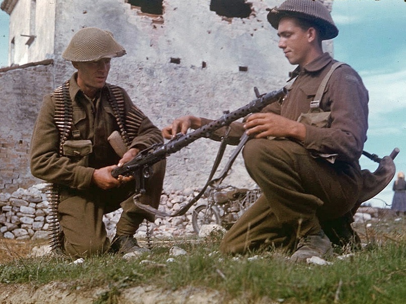 二战中的1944 年，意大利的加拿大士兵。