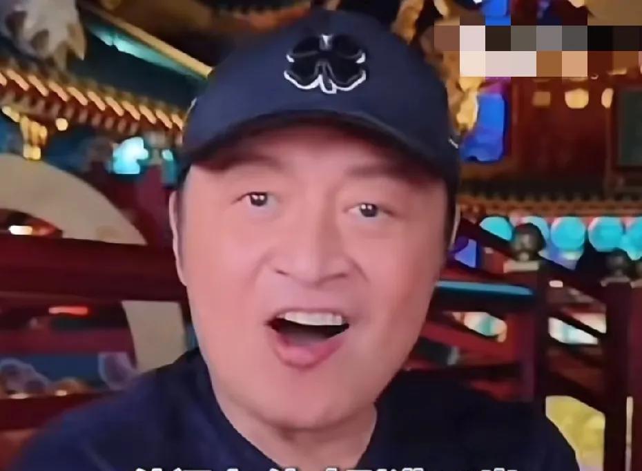 63岁的马景涛回应儿子有意出道
马景涛直播回应儿子出道话题。他说儿子才16岁，还