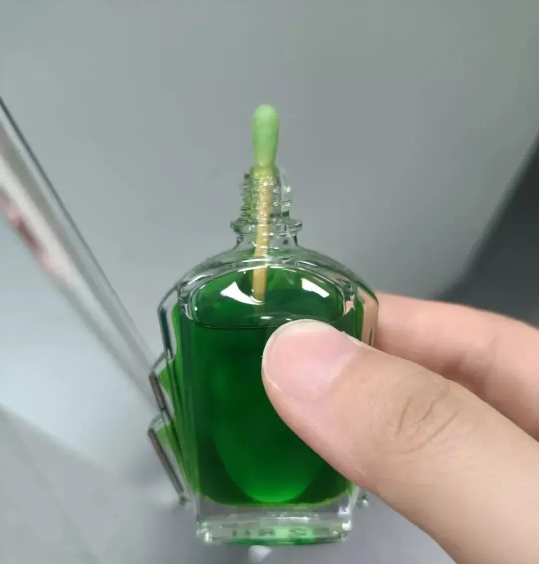 没想到吧，便宜的风油精的逆天35种用法，多看看错过太可惜：
刷到这里，一定是财神