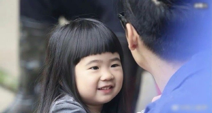 曹格女儿小时候被说丑，如今14岁变成韩系美女美翻天 ​​​