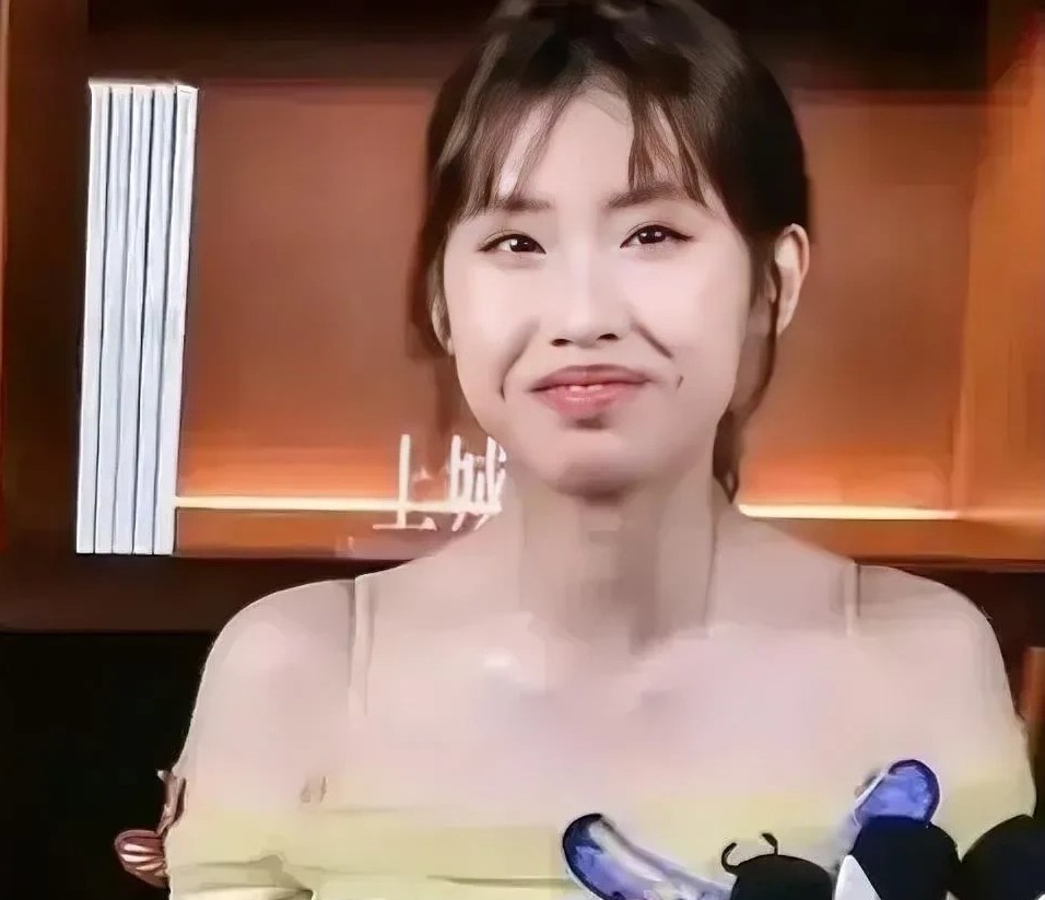 我真的不明白了，
看到徐帆19岁的女儿，
我不明白那么有钱为什么还要就给女儿
一