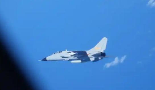日本再次炒作中国飞机，说中国飞机“异常接近”日本飞机，最近只差30米，日方对此深