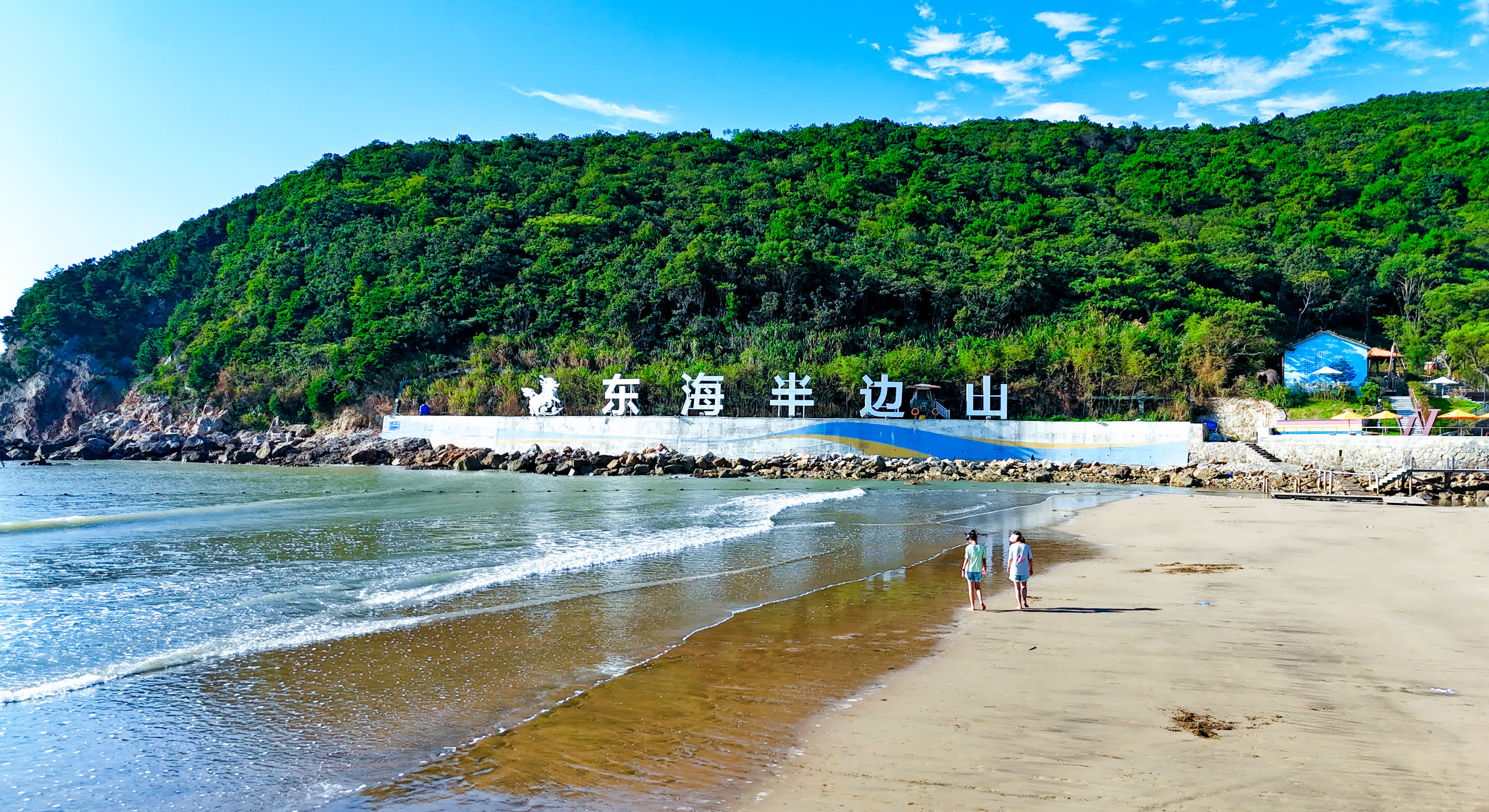 宁波渔山列岛，永久闭岛了。
曾经的宁波最美海岛成了绝唱。
这消息一出，旅游圈
