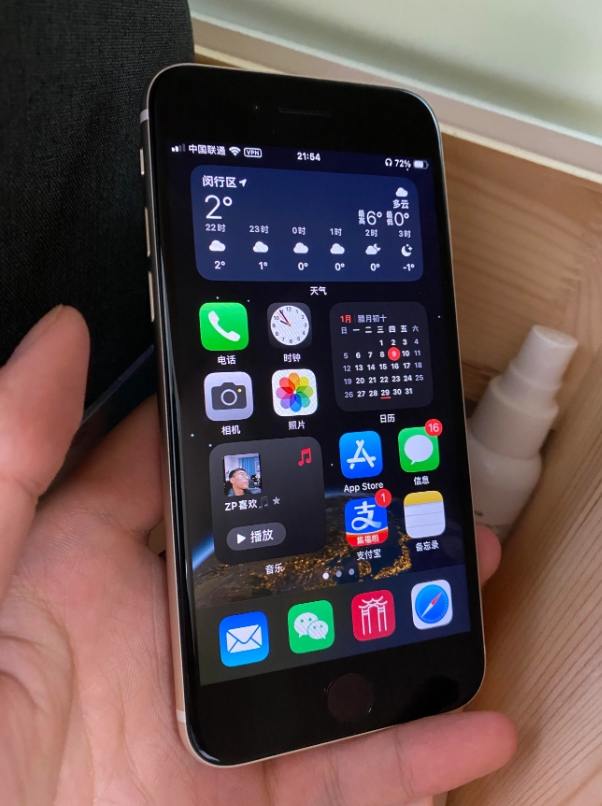 还得是iPhone SE3，眼睛有救了
苦于iPhone12 Oled屏久矣，居