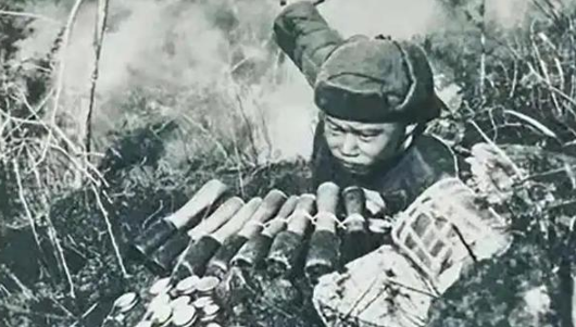 1951年1月28日，志愿军战士潘天炎因为肚子疼去附近的草丛解决，回来后却意外发