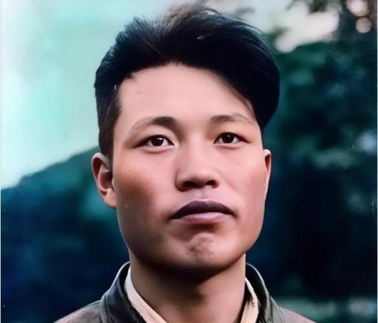 1953年，年仅21岁的朝鲜飞行员，开着当时世界上最先进的战机投诚美国，并获得1