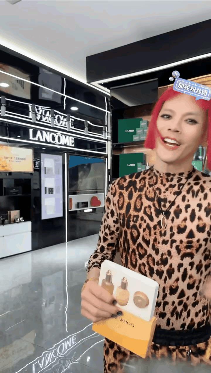 我想，这向家肯定是缺钱了，不然向佐不会这样，一个劲地扮丑博眼球，仅仅是为了卖货。