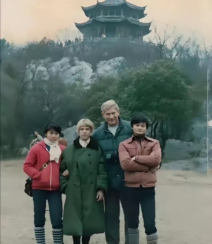 马云当年的打扮，难道真的有人相信他说他自己是寒门吗？ ​​​