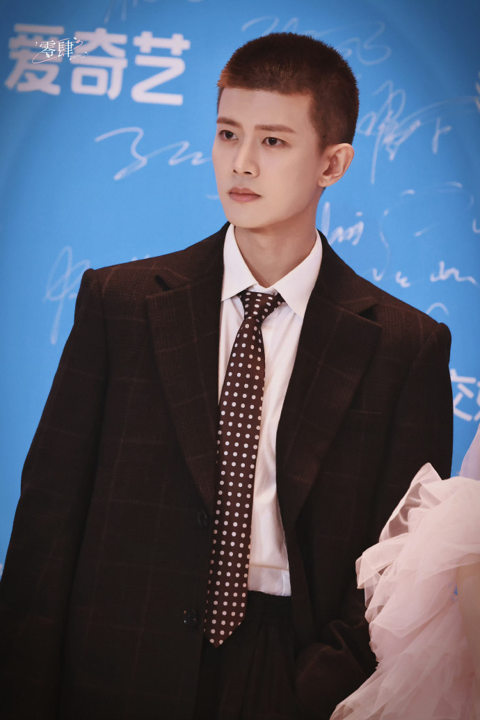 任嘉伦尖叫之夜路透
好优越的骨相