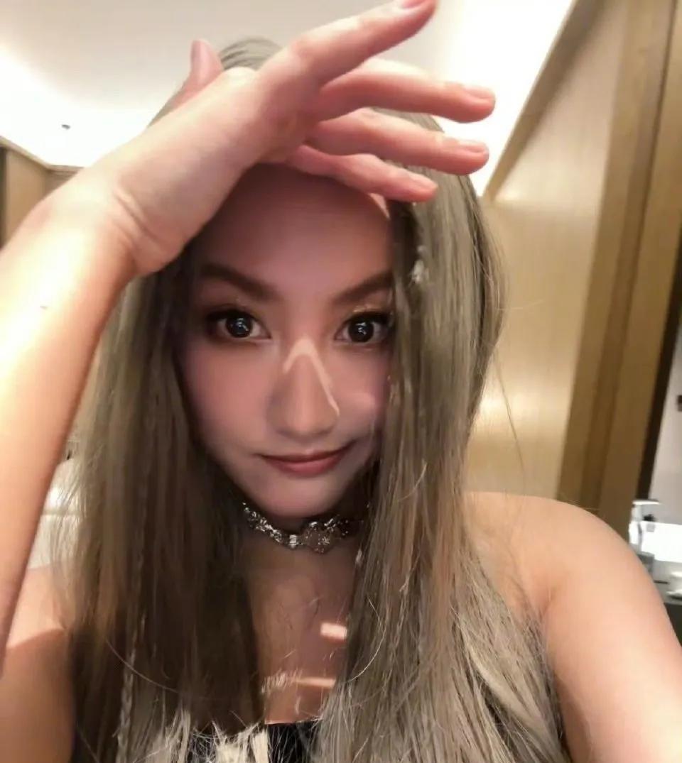 笑不活了！陈粒一句“我是北京孩子” 竟让马頔“躺枪”，神仙友情互动太好嗑。陈粒“