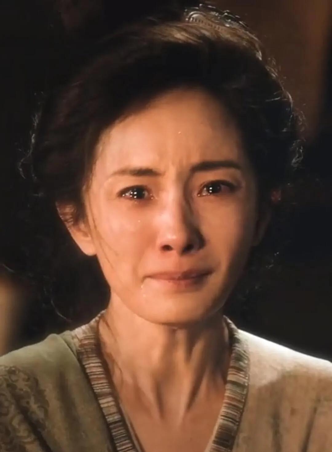 还在说《长安的荔枝》里杨幂只是美？大漏特漏！在“半头银发逃幽冥，一路红花赴长安”
