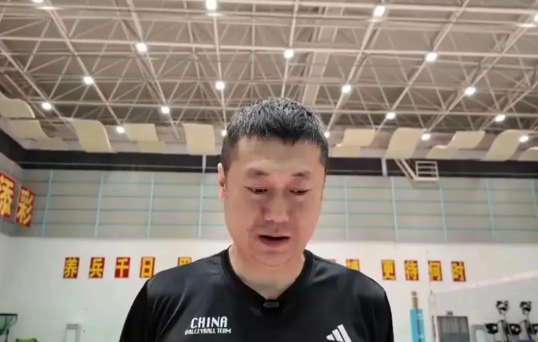 看到几个好苗子，
就希望能够执教中国女排弯道超车，
但是因为上学少不动科学
以为