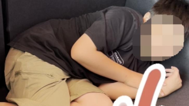 男孩被塞进后备箱，亲爸拒绝道歉并索赔30万！亲妈曝光最新内幕