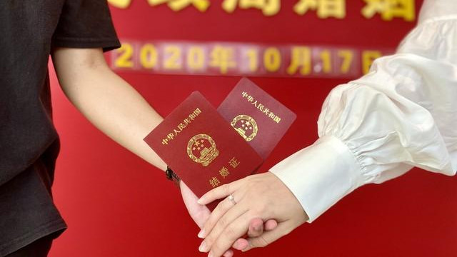 朝鲜姑娘远嫁中国生女后，婆婆为何催她回娘家？