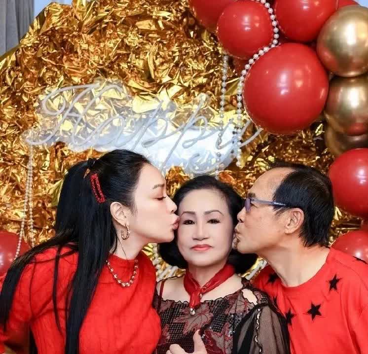钟丽缇母亲78岁的脸让整个娱乐圈炸开了锅。

钟丽缇 78 岁的妈，生日时状