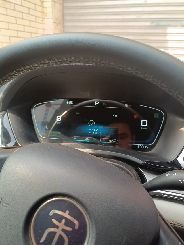 发动机故障
车开了两万多公里发动机无法启动坏了，仪表还不显示故障开4儿子店说要拆