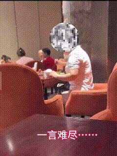 酒店自助餐厅里的一幕……
开酒店的怎么看？
一中年女子趁服务员不备，把满满一盘子