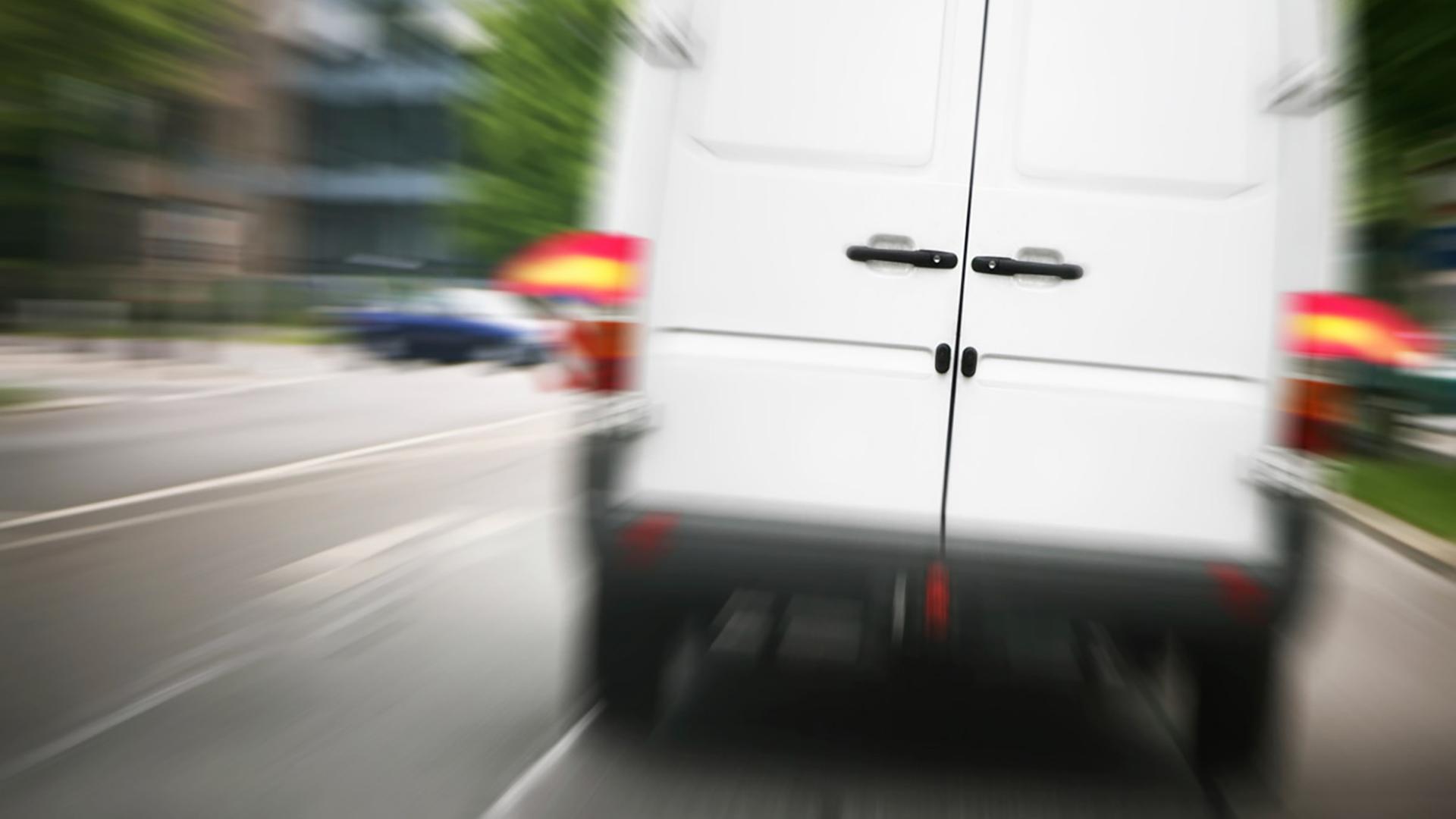 时速120突然熄火：刹车、方向会失灵吗，该如何应对？